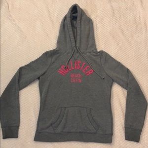 🛍Hollister Grey hoodie with pink lettering